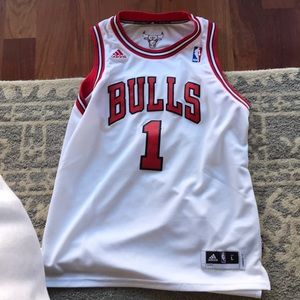 Derek rose bulls jersey size Kids L, fits like S